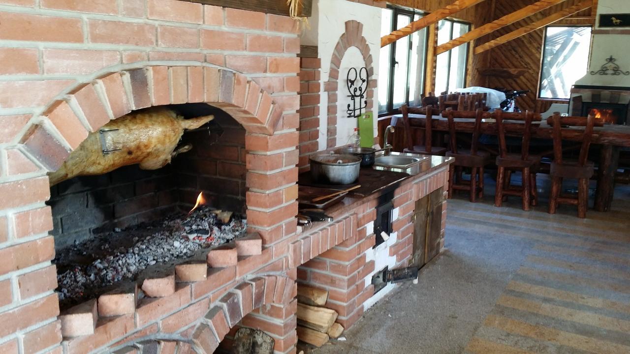 Cabana Barlogul Lupilor Villa Berevoesti Kültér fotó