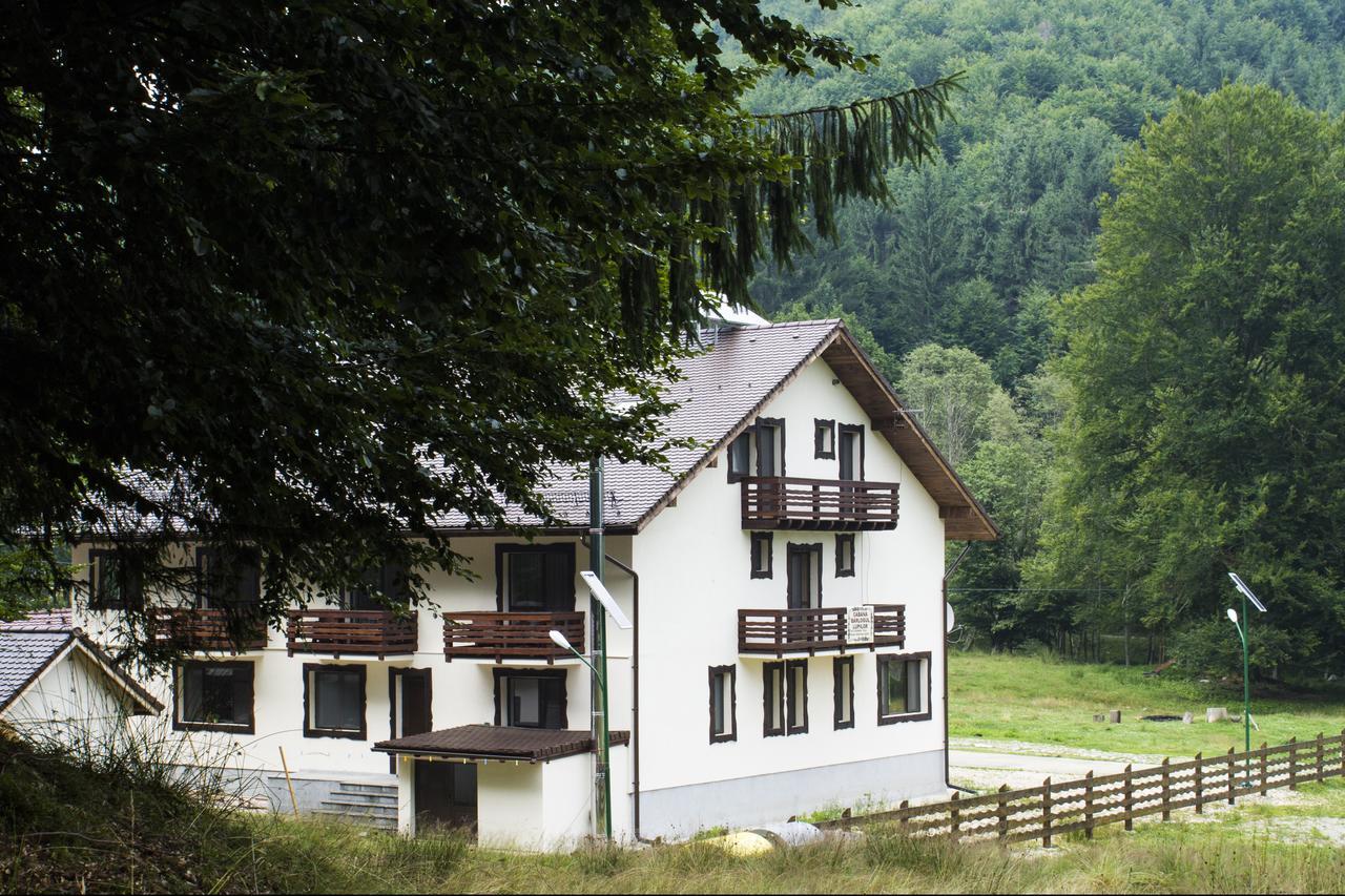 Cabana Barlogul Lupilor Villa Berevoesti Kültér fotó