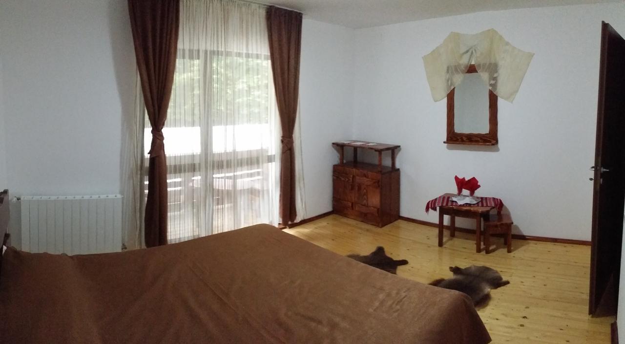 Cabana Barlogul Lupilor Villa Berevoesti Szoba fotó