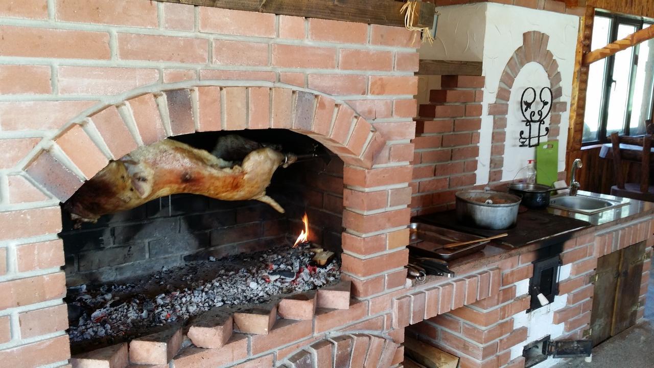 Cabana Barlogul Lupilor Villa Berevoesti Kültér fotó