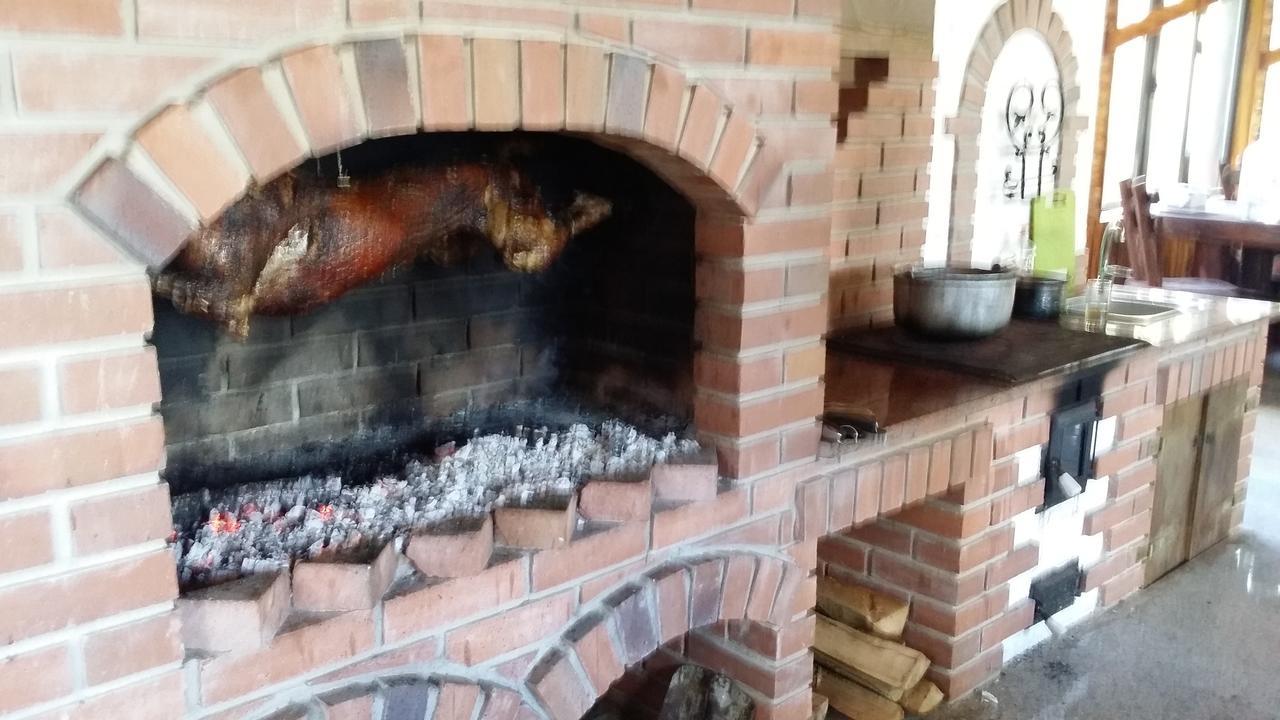 Cabana Barlogul Lupilor Villa Berevoesti Kültér fotó